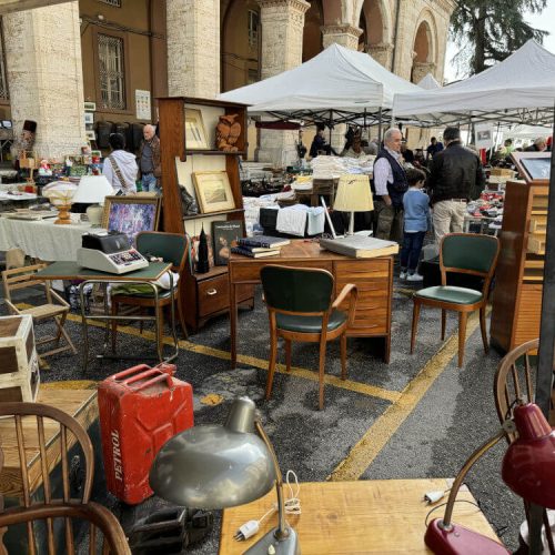 Anticamente Perugia: tra storia e curiosità nel mercato mensile del collezionismo